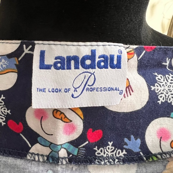 Winter Snowman Christmas Scrub Top, Size Large Flat - Picture 5 of 5